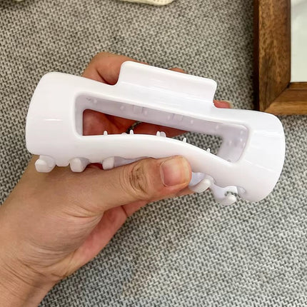 https://cdn.shopify.com/s/files/1/0742/1198/3559/files/soft-silicone-shark-hair-claw-clip-non-slip-break-resistant-grip-for-women-durable-comfortable-for-daily-wear-sports-1286336.jpg?v=1766952612