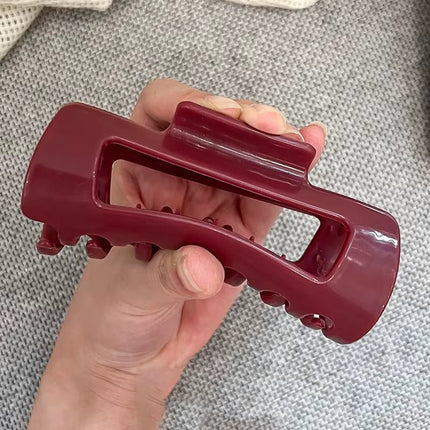 https://cdn.shopify.com/s/files/1/0742/1198/3559/files/soft-silicone-shark-hair-claw-clip-non-slip-break-resistant-grip-for-women-durable-comfortable-for-daily-wear-sports-4063916.jpg?v=1766952551